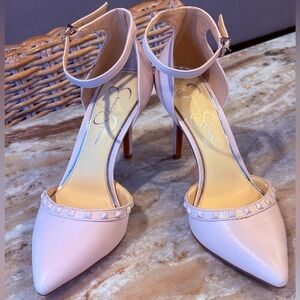 Womens JESSICA SIMPSON pastel pink studded pointed toe heels. Size 9